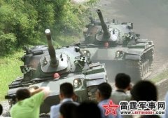 台军方展示“云豹”装甲车各项性能